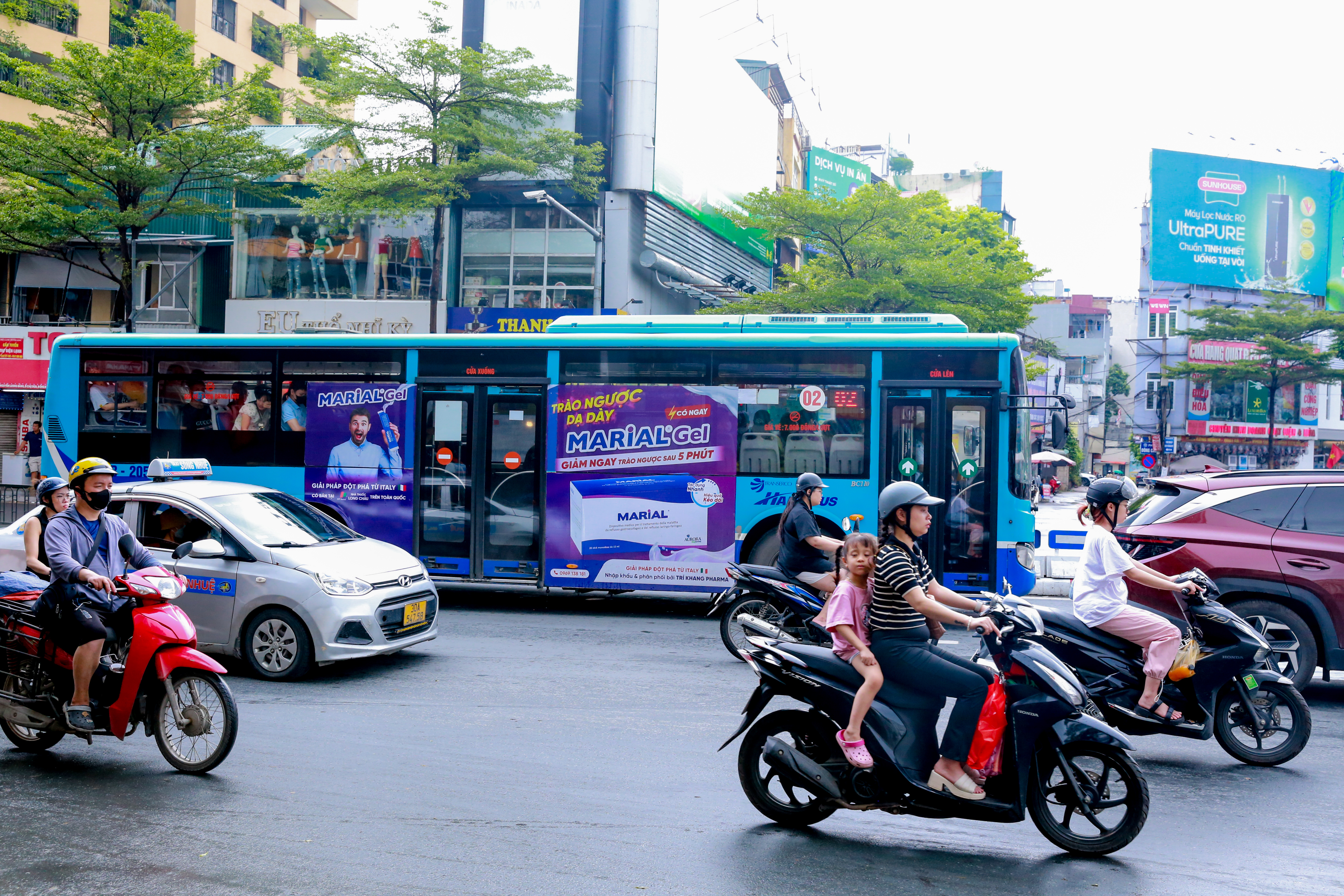 Advertising on Transport: bus/taxi